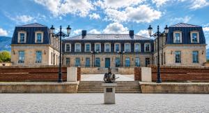 a building with a statue in front of it at Vistapeña in Piedrahita
