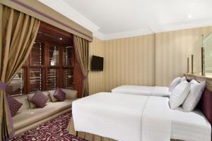 Postel nebo postele na pokoji v ubytování Makkah Hotel