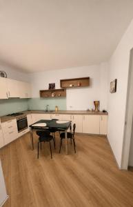 a kitchen with a table and chairs in a room at Happy 2Rooms Apartament in Pipera