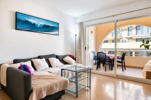 a living room with a couch and a table at Escondite Brisa Marina in Calpe
