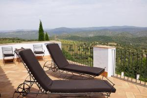 a group of chairs sitting on top of a balcony at Casa Vesta in Zufre