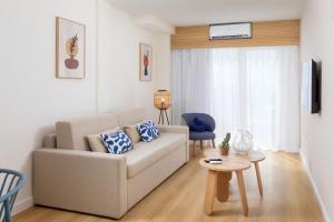 a living room with a couch and a table at Aparthotel Los Dragos del Sur in Puerto de Santiago