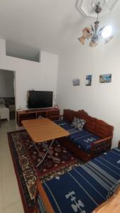 a living room with a couch and a table at Maison Lyne in Hammamet