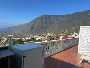 a balcony with a view of a mountain at Las Toscas in Frontera