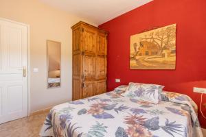 a bedroom with a bed and a painting on the wall at Casa Rural Cal Pallol in Camarasa +22 photos