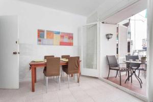 a dining room with a table and chairs at Maribeach Sitges in Sitges