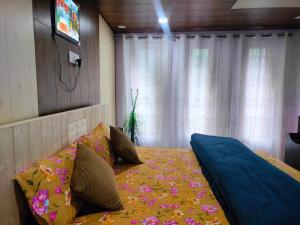 a bedroom with a large bed with flowers on it at Routelahomestay in Gangnāni