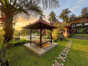 a wooden gazebo in the yard of a house at The Mungseng Villa Bali in Singaraja