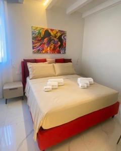 a bedroom with a large bed with towels on it at Domoo Boutique Hotel in Torraca