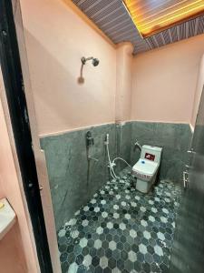 a bathroom with a shower and a toilet in it at Avigat Kabir hotel sanwer in Sānwer +17 photos