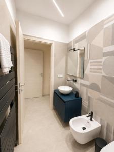 a bathroom with a white sink and a toilet at Maison Sicilienne in Turin
