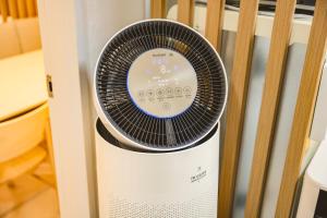 a small white and black fan in a crib at Eunpyeong St Mary's Hospital Yeonsinnae Station 3R3B Bukhansan 인사동 Namsan DDP 동대문 명동 Itaewon 20 mins in Seoul