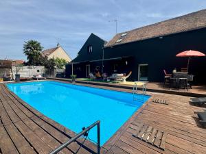a large swimming pool next to a house at La Villa d'ElodibiZa, 45mn de Paris en train avec piscine ! in Écuelles