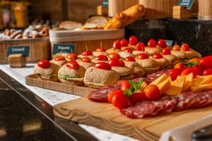 a display of sandwiches and meats and other food items at Hotel Laghetto Bento in Bento Gonçalves