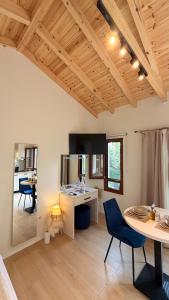 a kitchen and dining room with a table and chairs at Aurea in Dhërmi