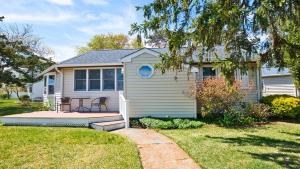 a small house with a porch and a table at Cape Bay Cottage in North Cape May