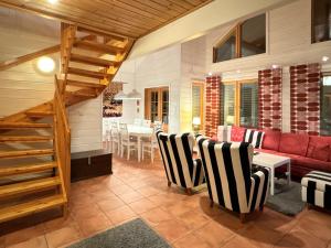 a living room with a red couch and a table at Par 10 in Tahkovuori
