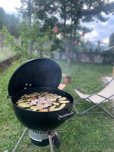 a grill with a bunch of leaves on it at Nùi Homestay in Monastero di Lanzo