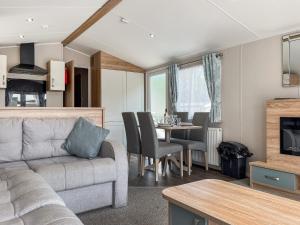 a living room with a couch and a table at Whispering Pines Spa - Uk50087 in Durham