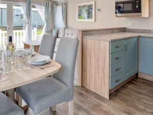 a kitchen and dining room with a table and chairs at Whispering Pines Spa - Uk50087 in Durham