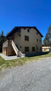 a large building with a staircase in front of it at Chalet Rec Fred in Matemale