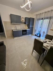 a kitchen with blue cabinets and a table and chairs at Sabotino suite in Avezzano