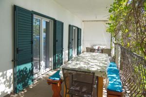 a table on the balcony of a house at Robinson Ilijana in Gdinj
