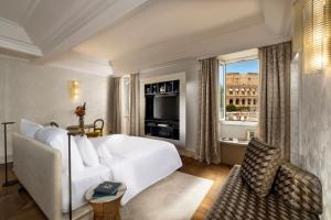 Ліжко або ліжка в номері Hotel Palazzo Manfredi – Small Luxury Hotels of the World