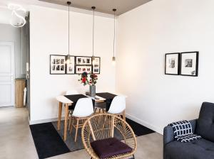 a dining room with a table and chairs at Cannes - Modern balcony flat perfect location in Cannes