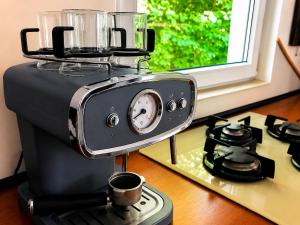 a coffee maker sitting on top of a stove at Kurna Chata in Żyłka