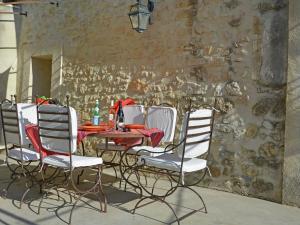 صورة لـ Elegant house with swimming pool in H rault في Saint-Mathieu-de-Tréviers