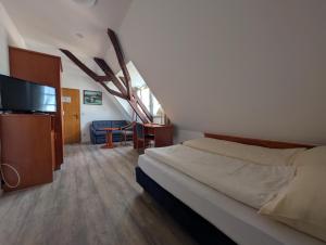 a bedroom with a bed and a flat screen tv at Westfalenkrug in Wuppertal