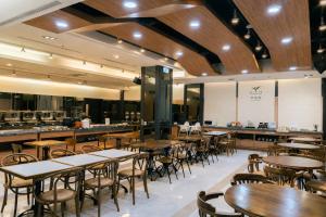 a restaurant with tables and chairs and a bar at Green Hotel - Tea Way in Taichung