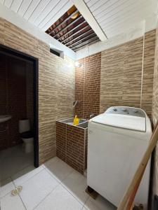a bathroom with a washing machine in a room at SANTYS HOUSE MELGAR apartamento amoblado 6 Huéspedes in Melgar