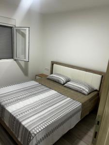 a bedroom with a bed and a window at Apartment Vucetic in Sutvara