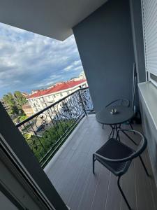 a balcony with a table and chairs on a balcony at Apartment Balkan in Modriča