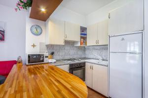 Kuchyň nebo kuchyňský kout v ubytování Apartments Villa Ana
