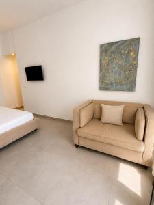 a living room with a couch and a painting at Petra Maris B&B in Peschici