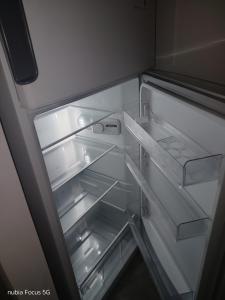 an empty refrigerator with its door open at Monoambiente céntrico Sara in Gualeguaychú