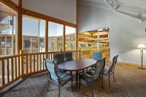 a dining room with a table and chairs at C'mon Inn Missoula in Missoula