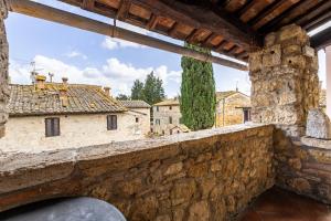 a view from the wall of a castle with buildings at Locanda Casalta in Strove