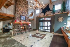 a lobby with a stone fireplace in a restaurant at C'mon Inn Missoula in Missoula