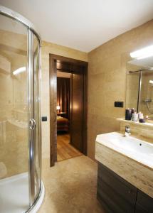 a bathroom with a shower and a sink at Apartaments Petit Saüc in Taüll