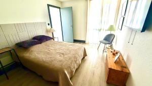 a bedroom with a bed and a chair and a table at Max Wittelsheim in Wittelsheim