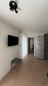 a living room with a tv on the wall and a bench at Max Wittelsheim in Wittelsheim
