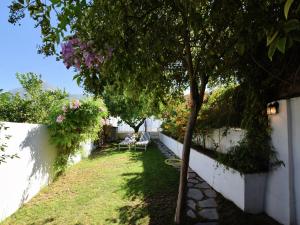 Zahrada ubytování Holiday Home in Rute with Private Pool