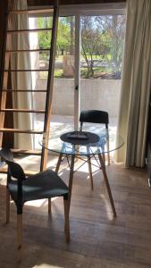 a glass table and a chair in a room at Abismo Privado Cabaña de Lujo con Jacuzzi in San Rafael