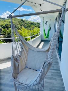 a hammock on the balcony of a house at Penthouse Jacuzzi Vista Serena cerca a centro Anapoima in Anapoima