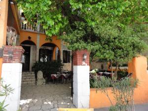 a courtyard with tables and chairs in a building at Rooms Marko Polo in Zadar +19 photos
