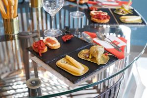 a table with a plate of food on a glass table at Hotel Ríos in San Adrián